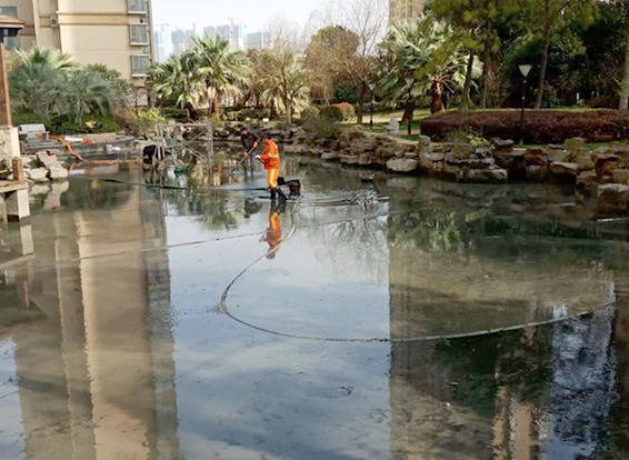 渔洋镇景观池淤泥清理