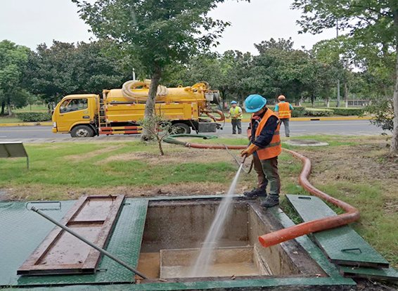 渔洋镇化油池清理